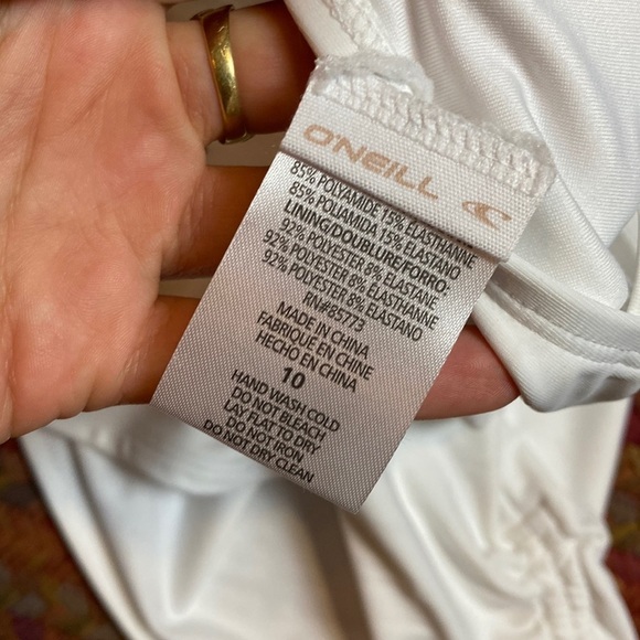 SOLD NWOT WHITE O’NEILL SALTWATER SOLIDS BASIC TANK BIKINI TOP - Picture 3 of 4
